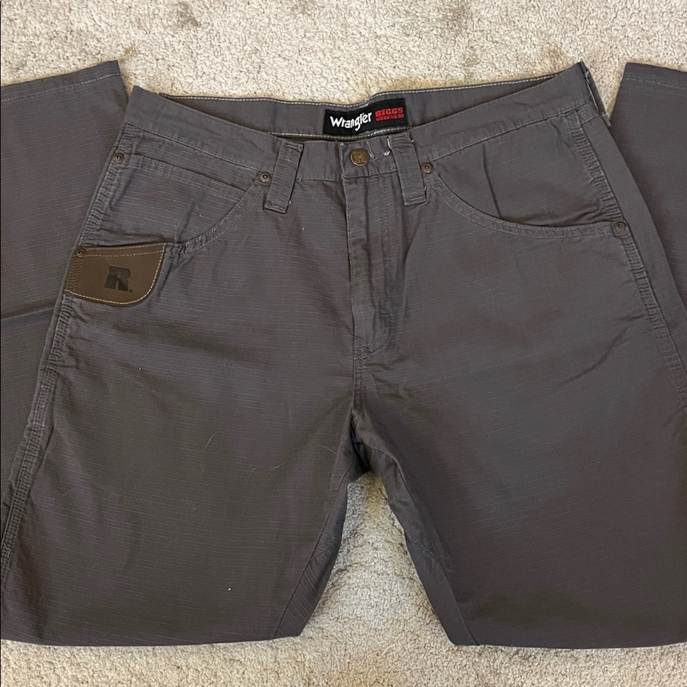 Wrangler Dark Gray Cargo Shorts new without tags 33 x 30